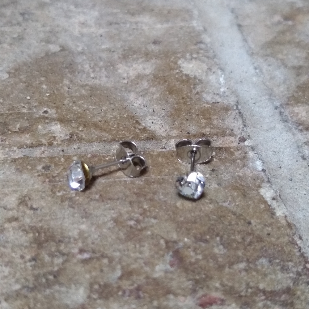 Heart Shape Stud Earrings Rhinestone Crystal - Picture 4 of 8